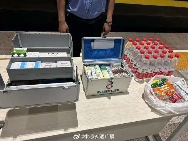 k396脱困乘客:走铁路钻树林9小时_铁铁路12306怎么添加乘客_铁路怎么添加乘客