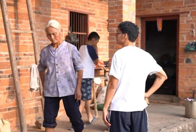 走一段弯路也无妨700_唐尚珺2018年考上什么学校_高考15年 唐尚珺:确实走了弯路