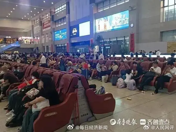 高铁站的按摩椅舒服吗_高铁站里的按摩椅多少钱一台_高铁站近9成是按摩椅?工作人员回应